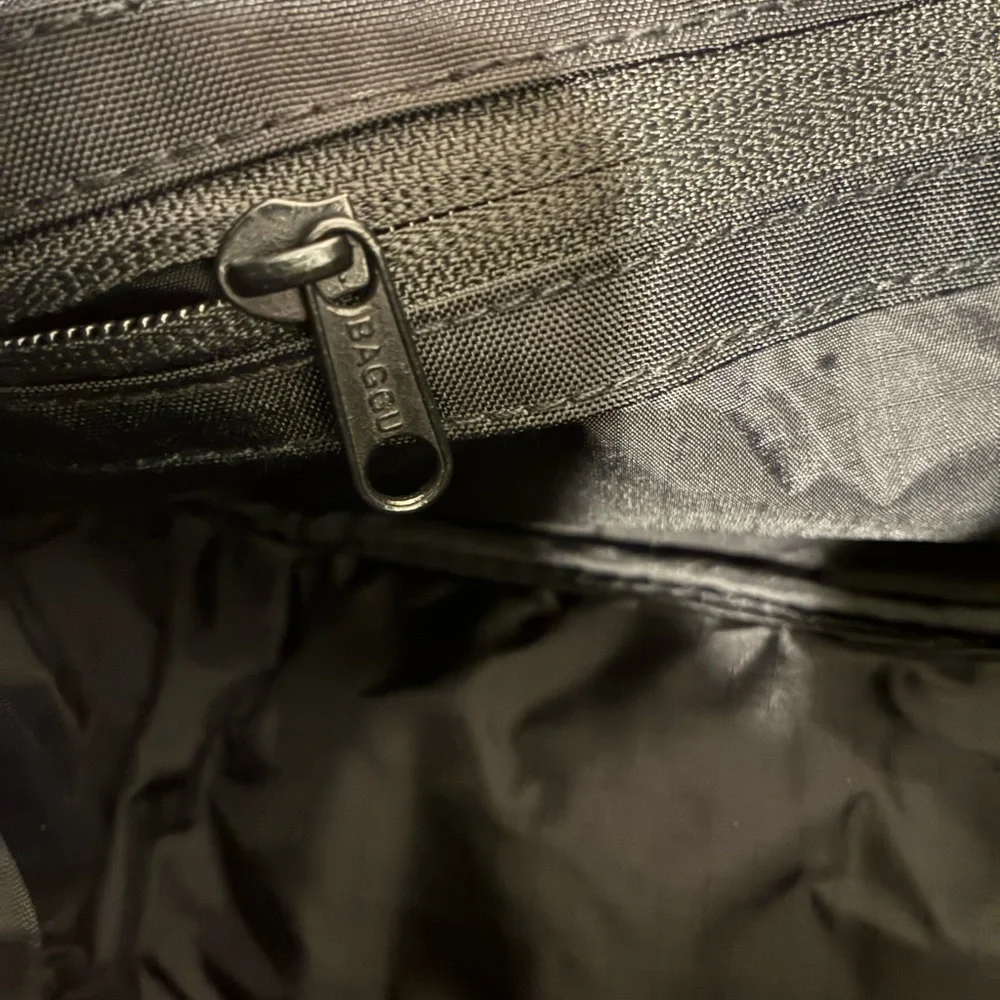 Baggu Black Swan Shoulder Bag NWOT - Picture 4 of 5